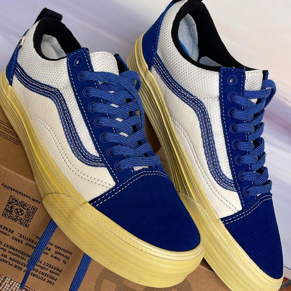 Vans WMNS Old Skool Split
Vintage Blue
VN0A5FBGFUH
Sneakers - Picture 7 of 16